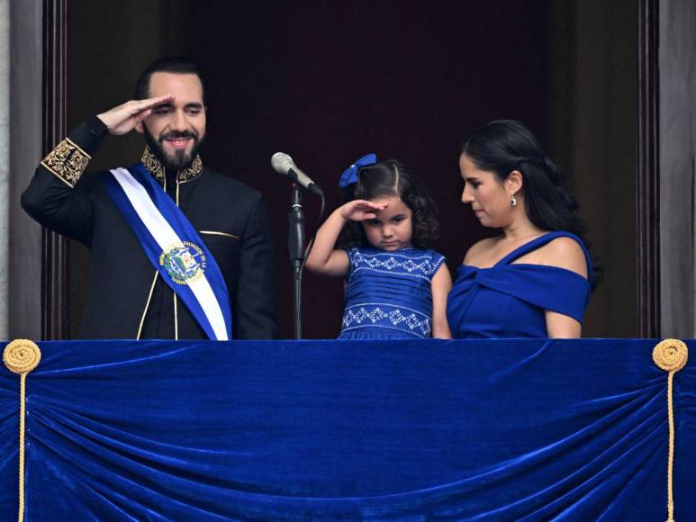 El look de Gabriela Rodríguez y sus hijas en la toma de posesión de Bukele