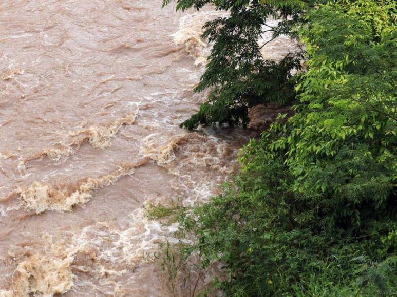 Cielos nublados y calles encharcadas dejan lluvias en el DC