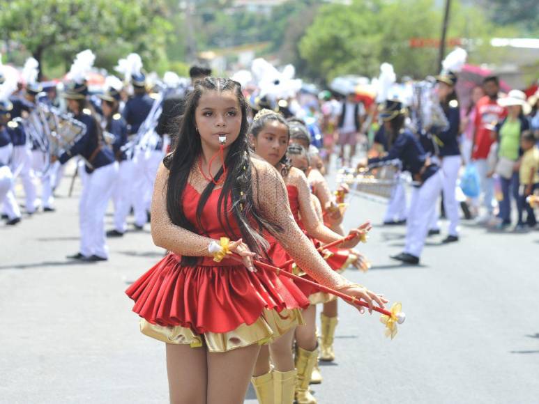 Así resaltaron las palillonas y pomponeras de primaria en las fiestas de independencia 2023