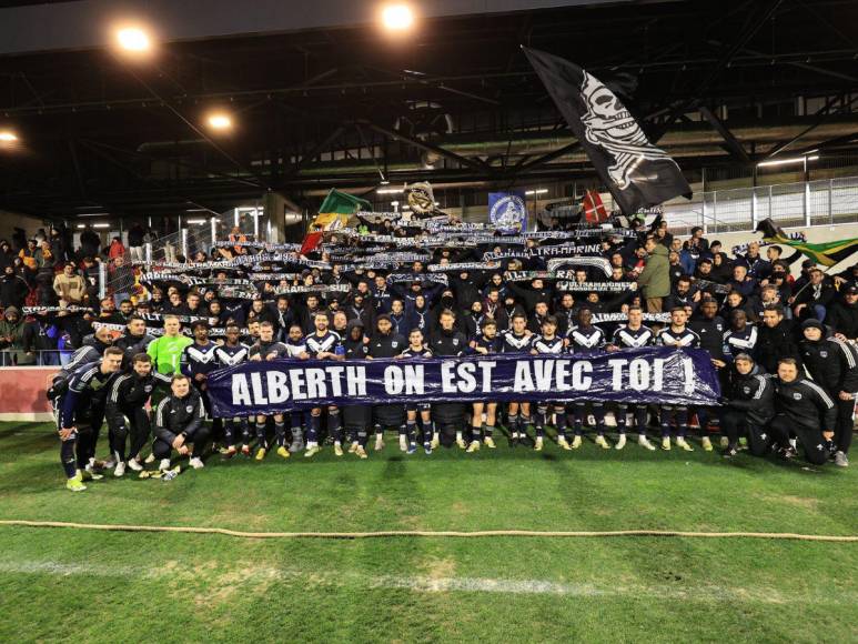 Compañeros de Elis dedican goles y bonitos detalles en juego del Girondins