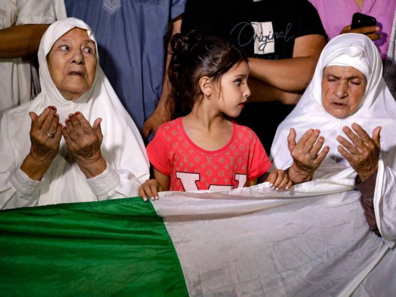 Argelia celebra con alegría la medalla de oro de la boxeadora Imane Khelif