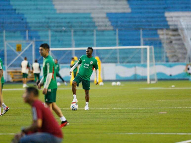 México alista las armas y conoce el Estadio Chelato Uclés de Honduras