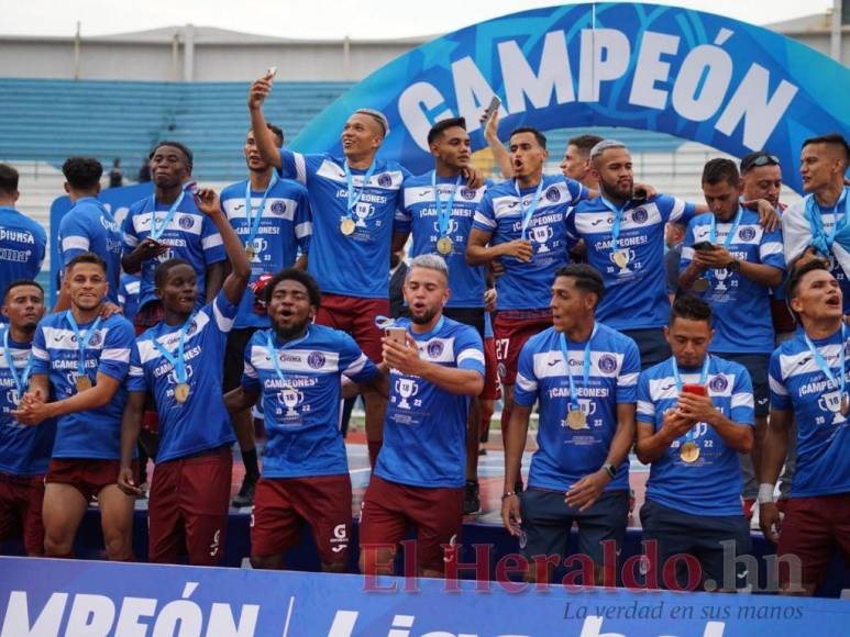 ¡Celebración Azul en el Olímpico! El festejo de los jugadores y afición del Motagua por la copa 18