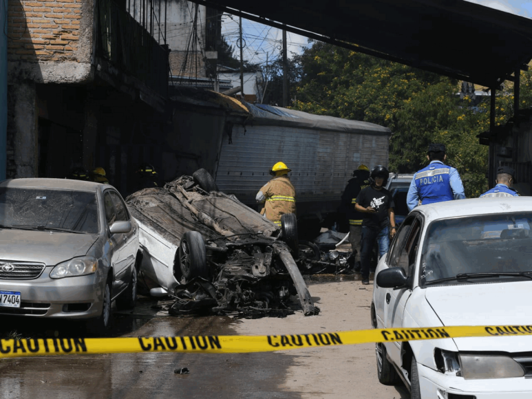 Luto y destrucción: impactantes fotos del choque de una rastra en El Carrizal