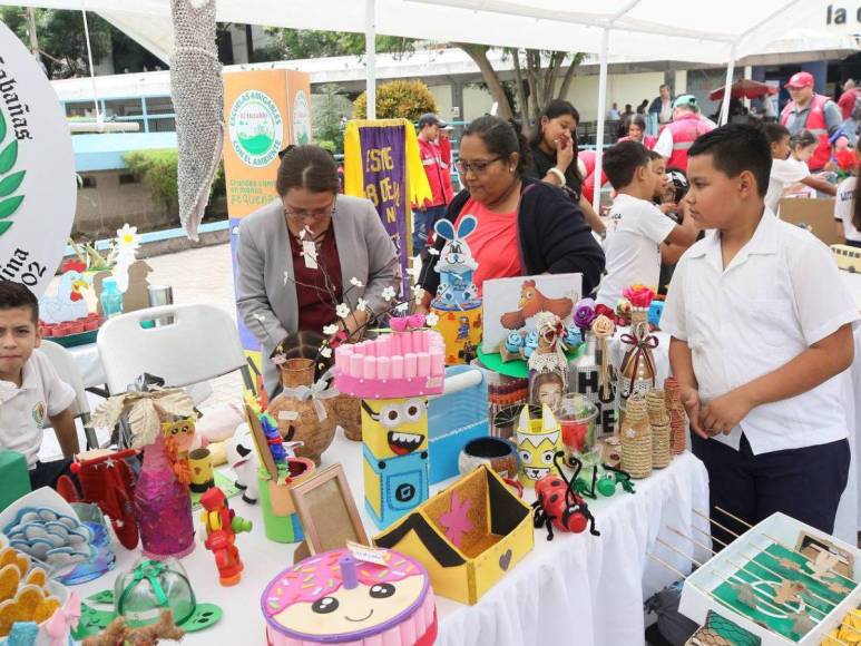 Creatividad y conciencia ambiental: así se desarrolla la Feria de Reciclaje de Escuelas Amigables con el Ambiente