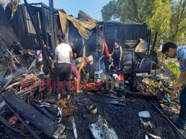 Mercado de la primera avenida quedó hecho cenizas tras incendio (Fotos)