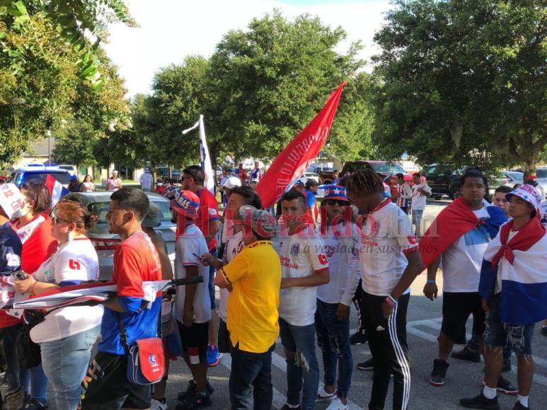 Carnaval blanco, leyenda invitada y ambientazo: Así se vivió el inicio de pretemporada de Olimpia en EEUU