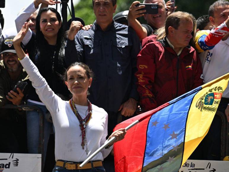 María Corina Machado sale de la clandestinidad y lidera manifestaciones contra Maduro