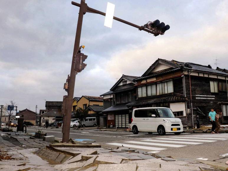 Daños, personas atrapadas y olas de tsunami: Más de 20 sismos sacuden Japón en Año Nuevo