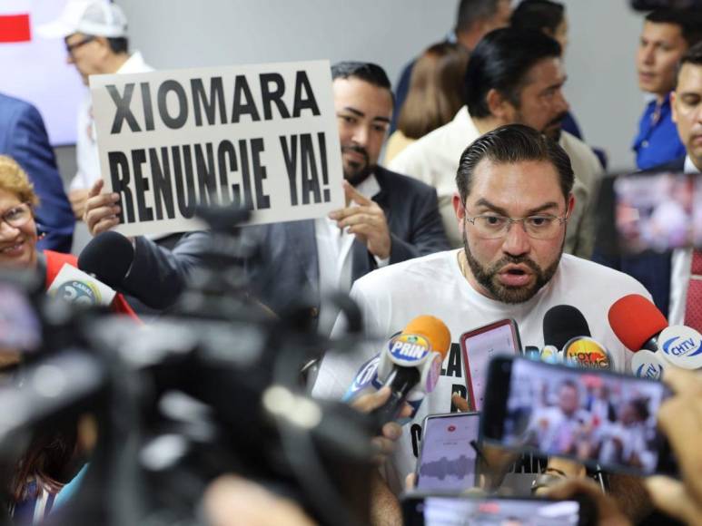 “La mitad es para el comandante”: con mensaje en camisas piden renuncia de Xiomara Castro