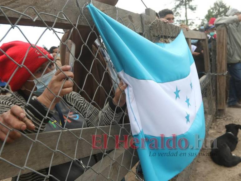 Llanto, confusión y fuerte contingente policial en desalojo a comunidad lenca de Tierras del Padre