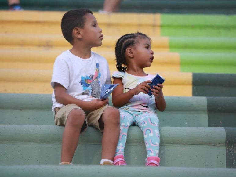 Bellezas que roban suspiros y emoción previo al clásico de Olimpia vs Motagua