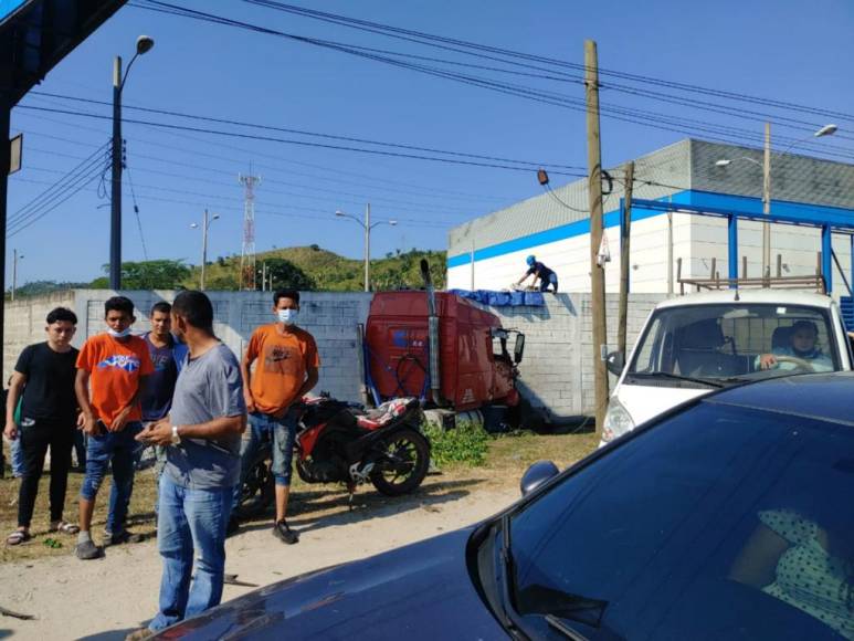 Rastra sin frenos causó la muerte de dos personas en múltiple accidente en Choloma (Fotos)