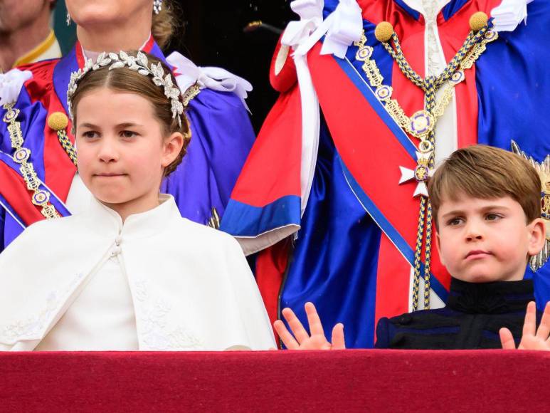 Bordado con hilos de plata y con aritos de la princesa Diana: así lució Kate Middleton en la coronación de Carlos III