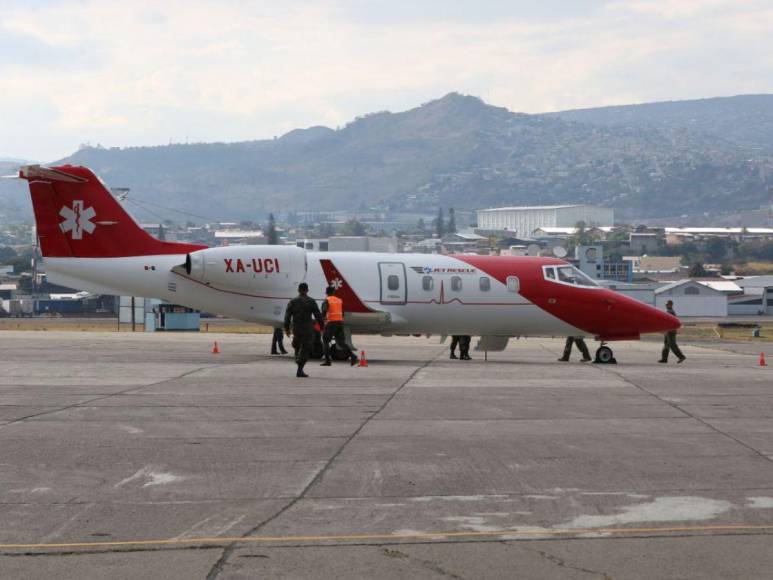 Preparativos para el traslado a México de miembros de la Naval que sufrieron quemaduras en explosión de buque