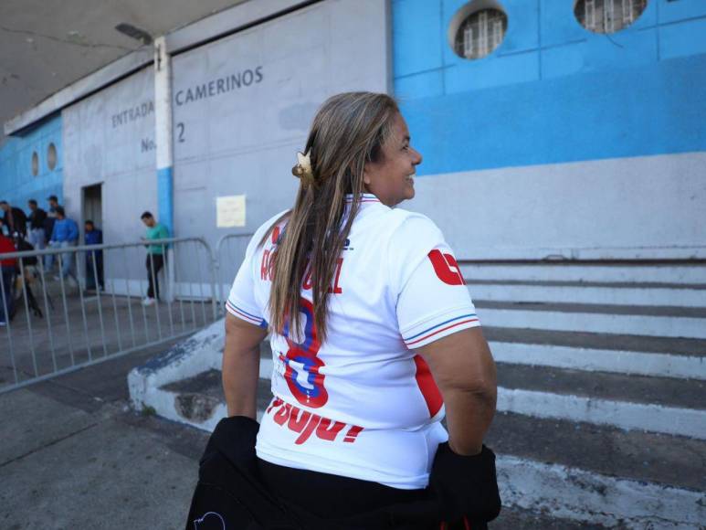 ¡Ya hay filas! Primeros aficionados en llegar a la final Olimpia-Motagua