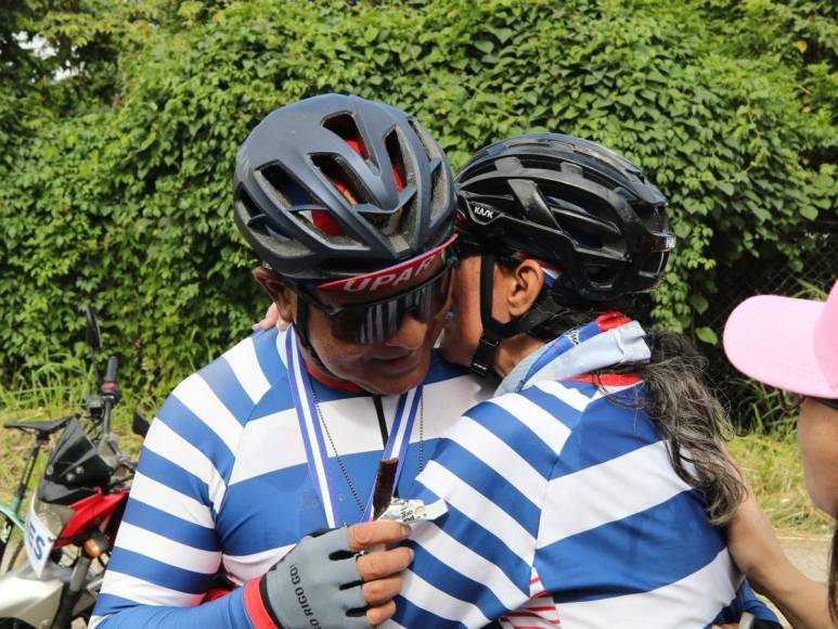 Jackelin Rock, la admirable abuelita de la Vuelta Ciclística