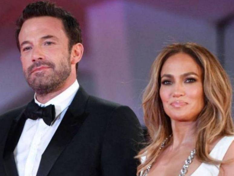 JLo pasea con un amigo en medio de ‘crisis matrimonial’ con Ben Affleck