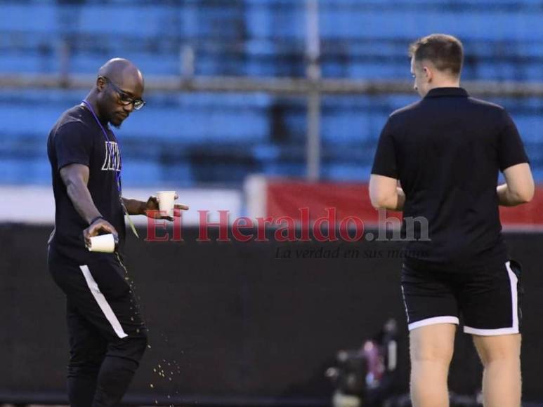 Alphonso Davies y las carnitas asadas enloquecen a la afición: así se vive el Honduras-Canadá