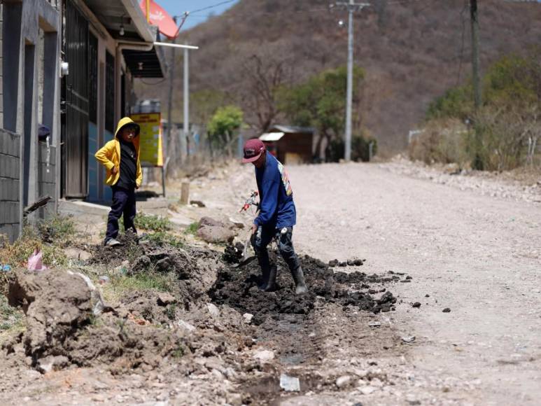 Fotos: Raspan la calle de alivio de la carretera al sur de la capital