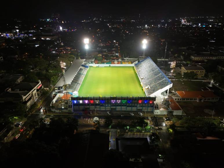 Así fue la reapertura del estadio Morazán ¡Cancha, palcos, camerinos, fueron mejorados!