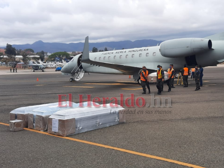 Así fue el traslado de hondureños muertos en México a bordo del avión presidencial