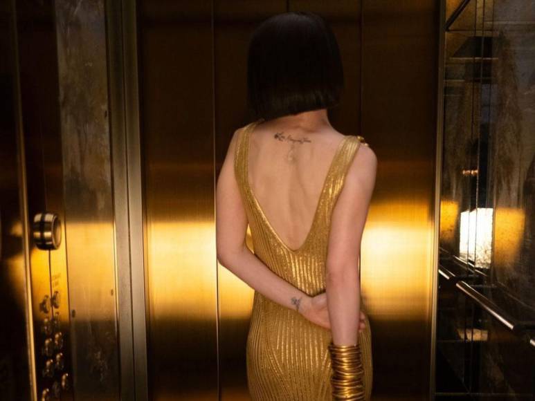 Lily Collins arrasa en el estreno de Emily In Paris en Roma con un escotado vestido dorado