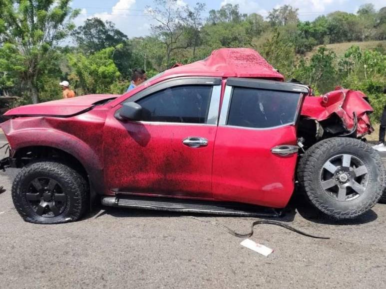 Destrozos e incendio: Las imágenes del múltiple accidente en peaje de Yojoa