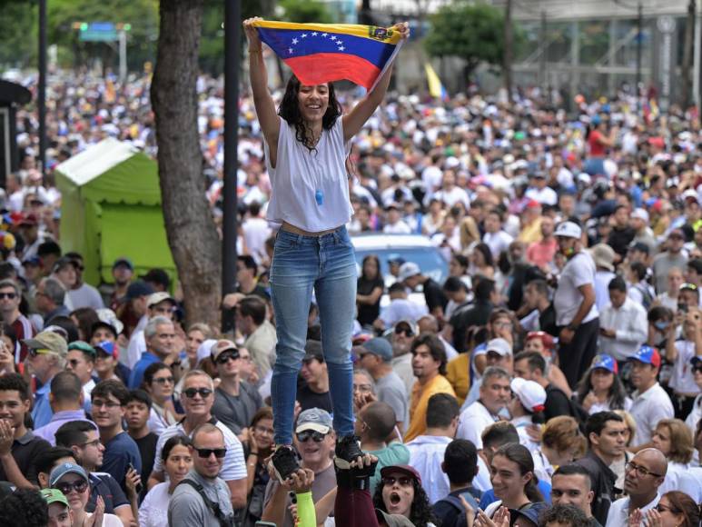 Venezuela se une en masiva protesta contra reelección de Nicolás Maduro