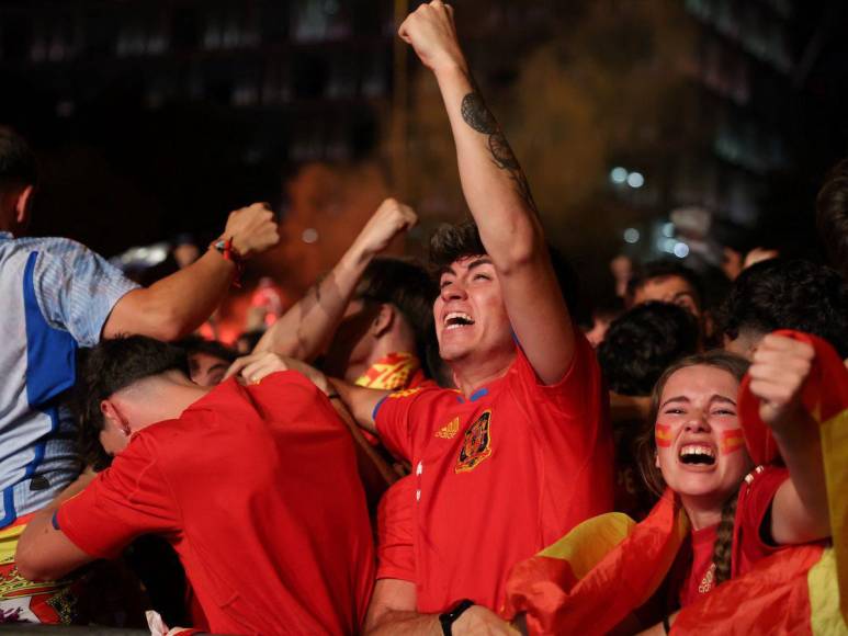 Algarabía y fuegos artificiales: así celebraron en España el triunfo en la Eurocopa 2024