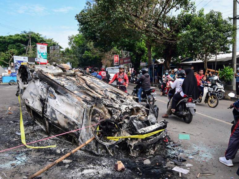 Narran el horror de la estampida que dejó más de 120 muertos en estadio de Indonesia