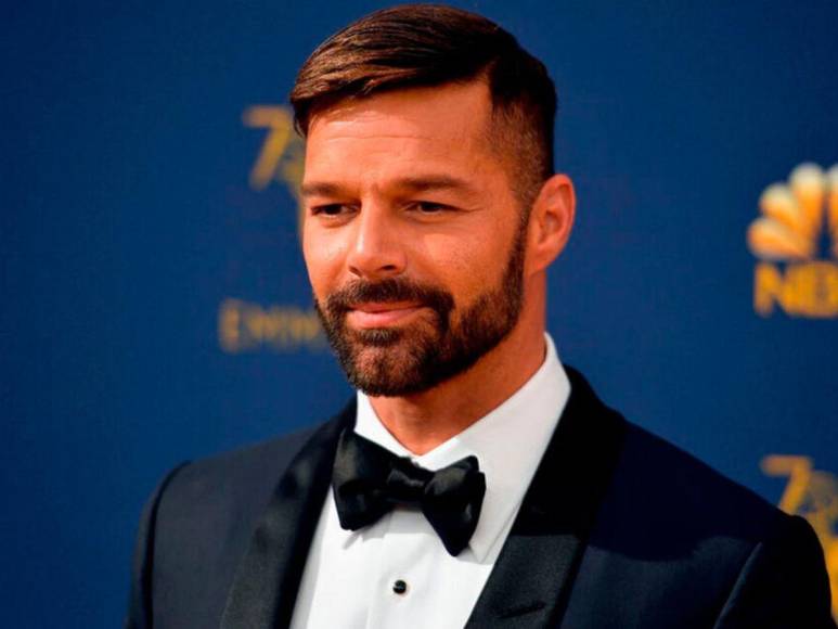 Se hizo más de 30 cirugías para verse como Ricky Martin y ahora hace desesperado pedido