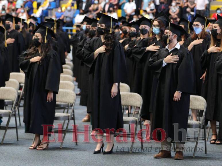 Más de 2,000 nuevos profesionales se gradúan de la UNAH