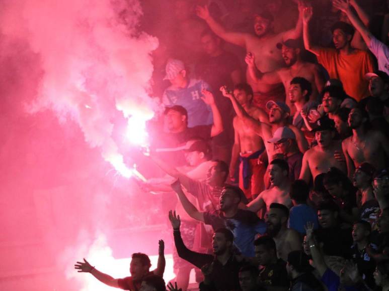 Delirio blanco y todos rendidos a Najar: imágenes del festejo del Olimpia