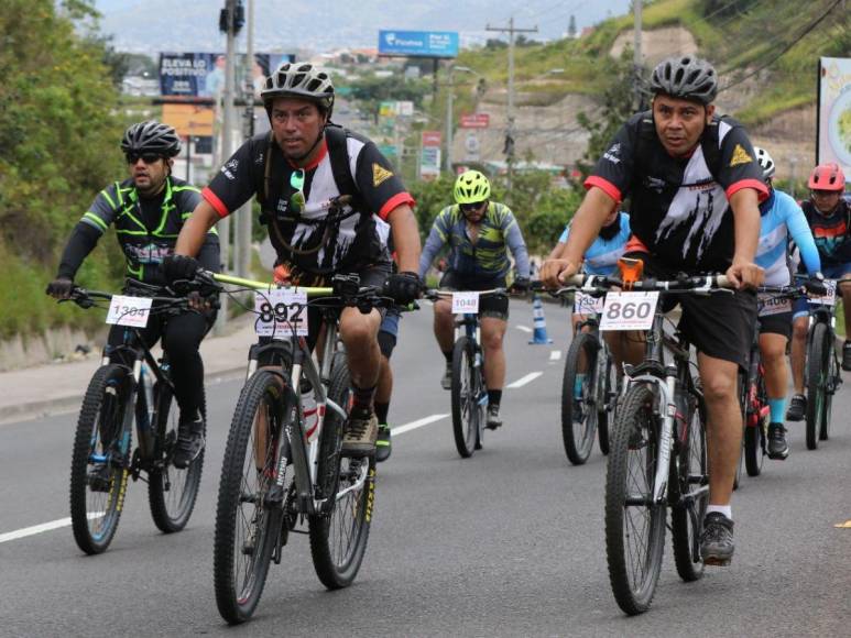 Las 30 mejores imágenes que dejó la undécima Vuelta Ciclística de EL HERALDO 2022