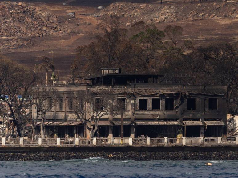 El misterio detrás la casa de techo rojo que sobrevivió a los incendios en Hawái