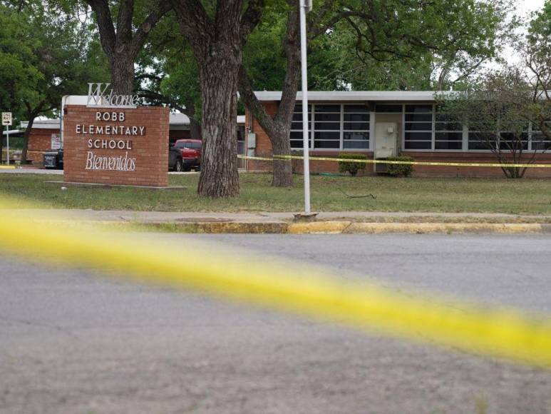 Terror, zozobra y dolor, lo que se sabe de la masacre que dejó 15 muertos en una escuela de Texas