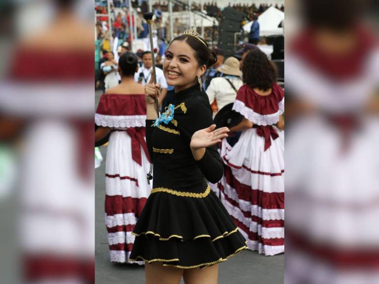 Lauren Mejía, la palillona de la hermosa sonrisa en la Normal Mixta Bilingüe