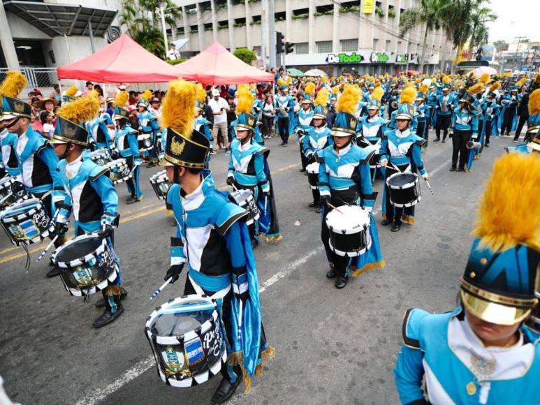 ¡Imponente! Banda del JTR pone a bailar a los sampedranos en desfiles patrios 2024