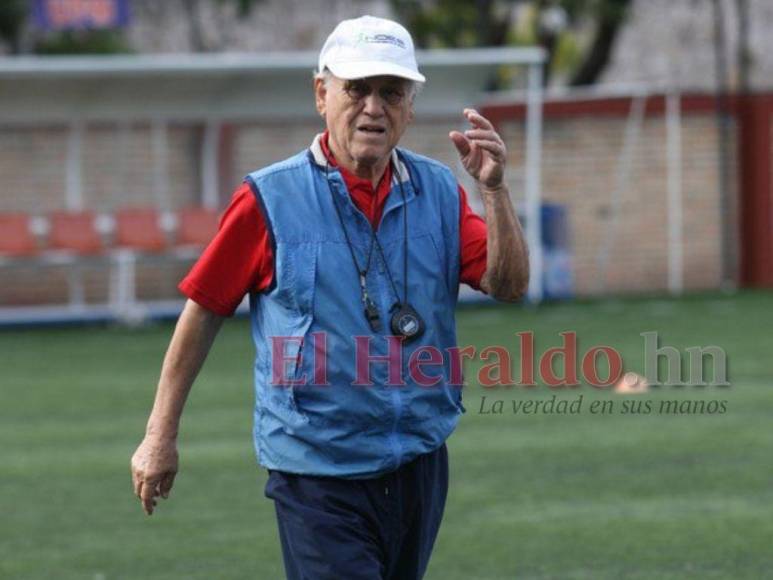 Un año sin “El Maestro”: El legado y obra de Chelato Uclés en el fútbol hondureño