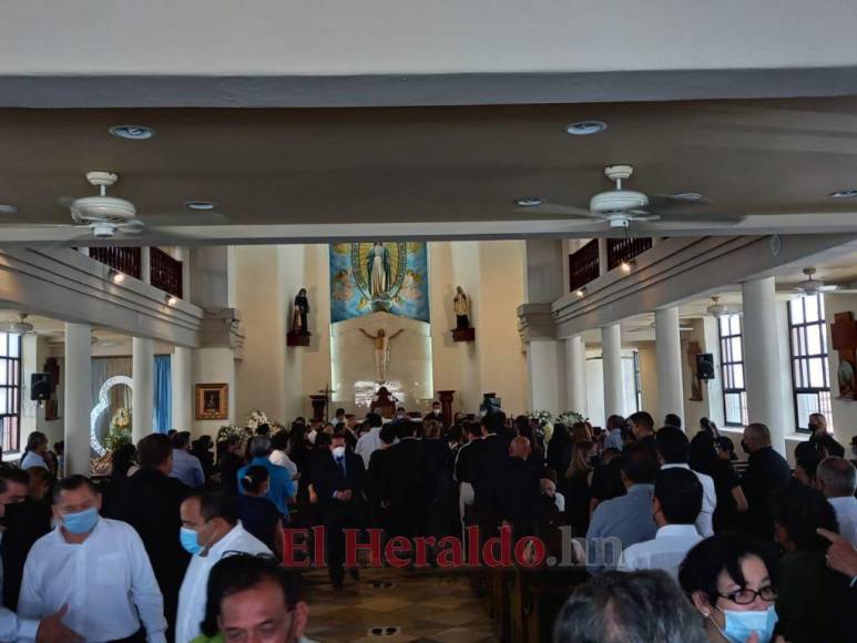 Tras misa, una caravana traslada cuerpo de Said Lobo a cementerio de El Chimbo (Fotos)