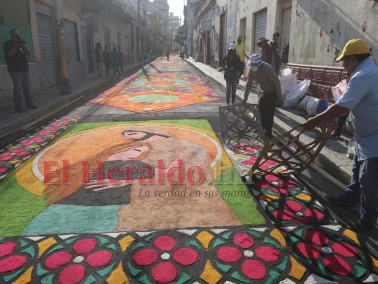 Tapetes de la fe embellecen a Tegucigalpa tras dos años de pandemia