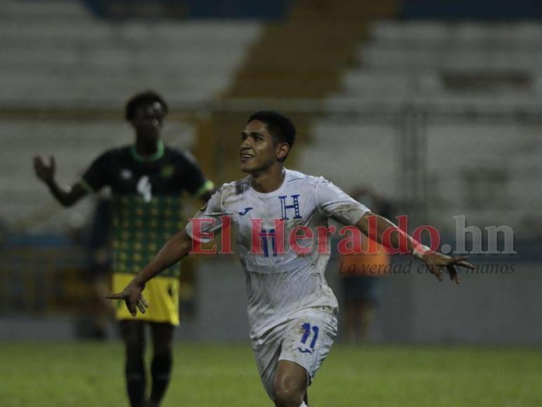 Incesante lluvia, fango y goleada: Así se vivió el triunfo de Honduras ante Jamaica