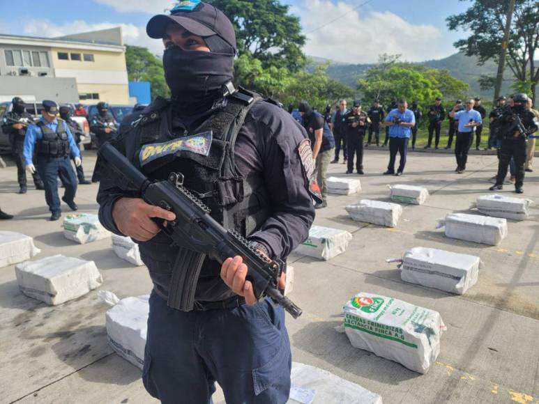 Trasladan a la capital más de 500 kilos de cocaína decomisada a colombianos