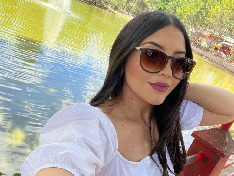 Stephanie Lobo, la aficionada que con su belleza engalana los partidos del Olancho FC