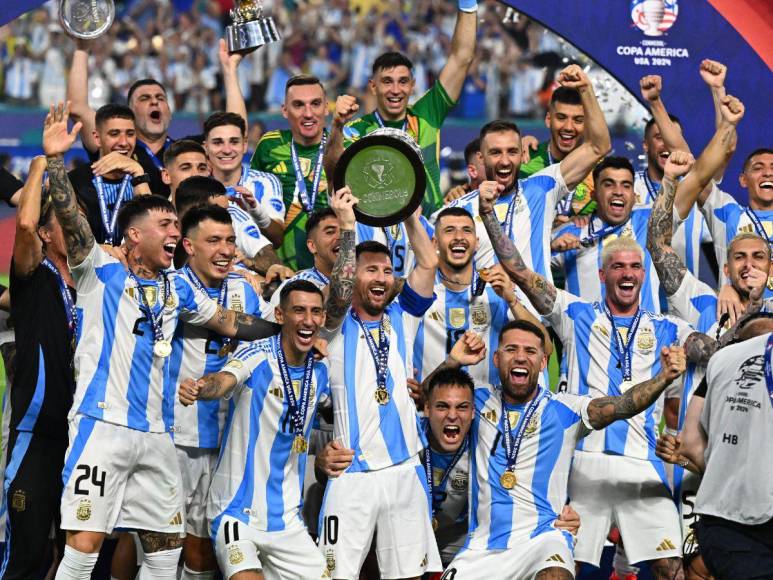 Abrazos y emotivas despedidas: el festejo de Argentina, bicampeón de Copa América