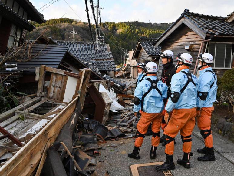 Imágenes del terremoto en Japón, que cobró la vida de al menos 55 personas