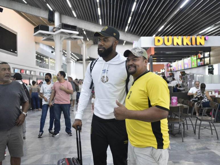 Algarabía en el Villeda Morales con la presencia del Olimpia rumbo a México