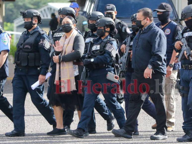 Rápido operativo y fuerte resguardo policial, así fue la extradición de Herlinda Bobadilla a EEUU (FOTOS)