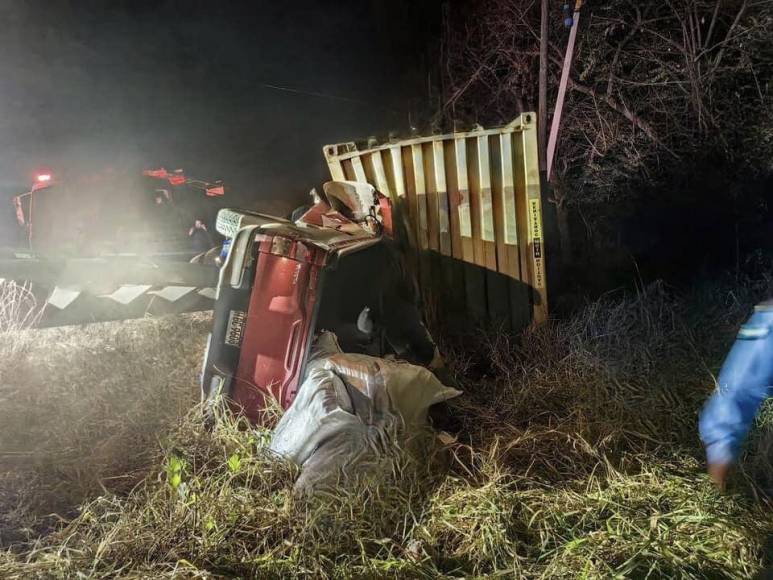 Atrapados entre amasijos de hierros: tres choques fatales en sábado trágico en Honduras